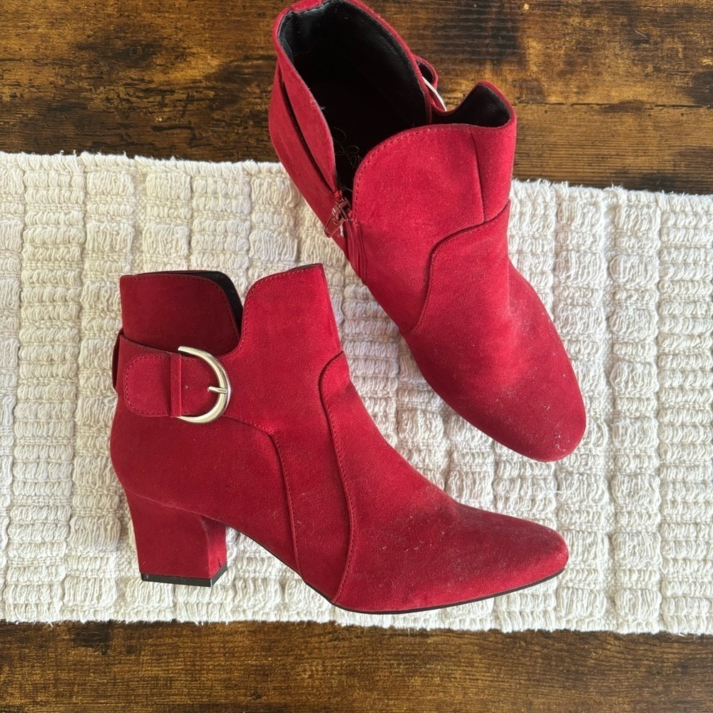 Jaclyn Smith Ankle Boots Size 10 Red Faux Suede Buckle Block Heel Booties